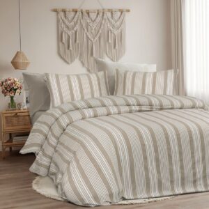 Royal Ostrich Feather Quilt