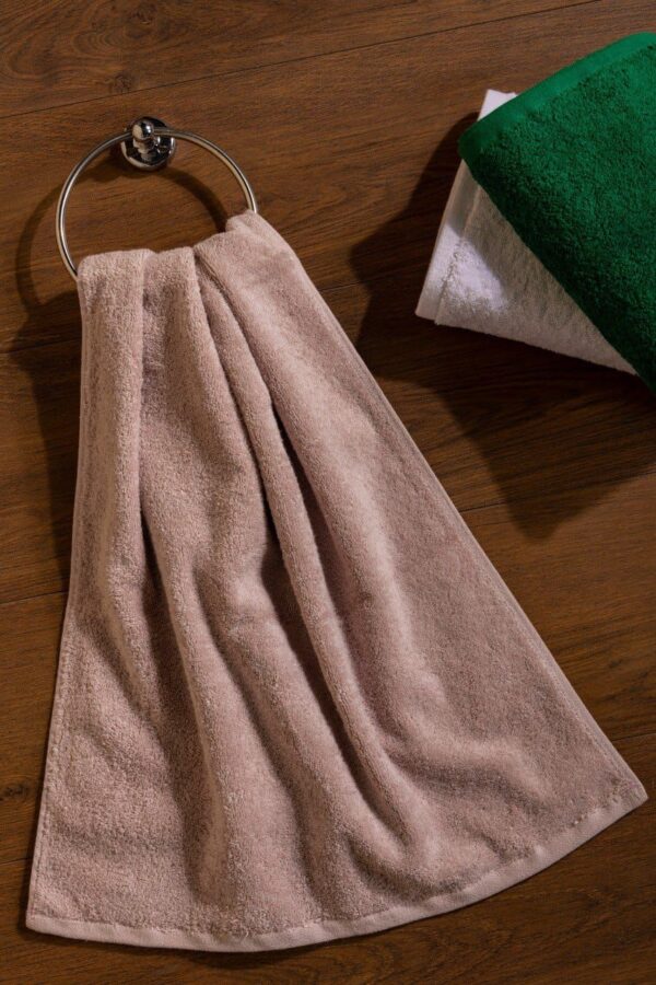 WhatsApp Image 2026-03-14 at 06.04.03 Golden Cristy Towels – Multiple Size